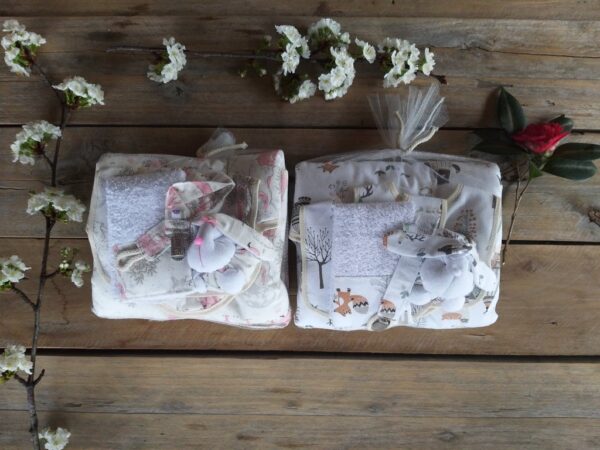 Ajuar de Nacimiento de Algodón Pima, en Bolsita de Tul. Set N°3 - Image 3